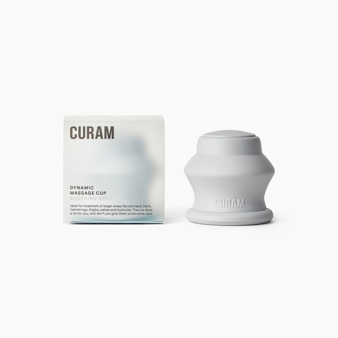 Curam Dynamic Cup i silikon i färgen soothing grey med strukturerad greppdetalj och präglad logotyp, visad upprätt bredvid sin varumärkta förpackning med mjuk gradientdesign.